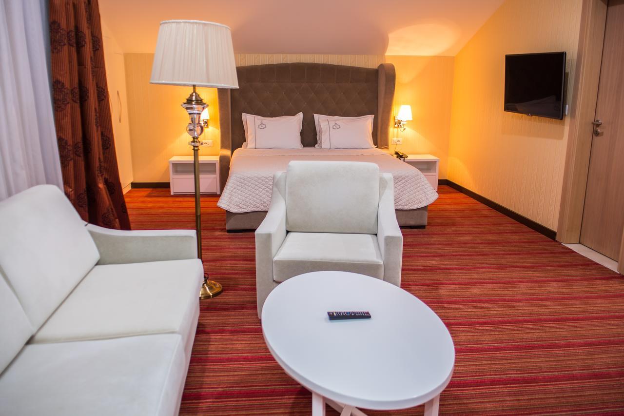 Santa Quaranta Premium Resort Sarandë Esterno foto