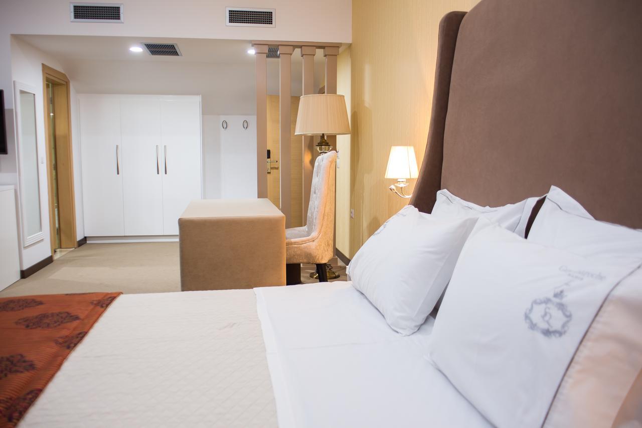 Santa Quaranta Premium Resort Sarandë Esterno foto