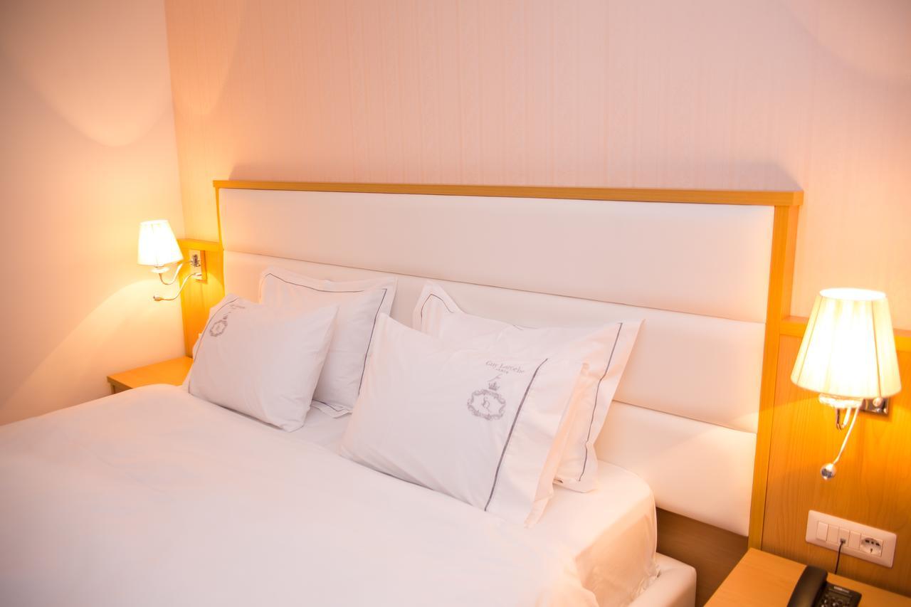 Santa Quaranta Premium Resort Sarandë Esterno foto