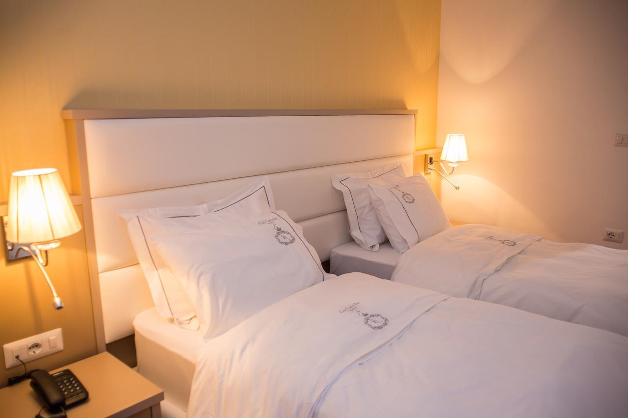 Santa Quaranta Premium Resort Sarandë Esterno foto