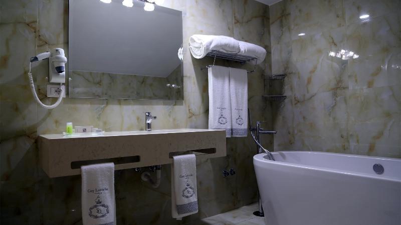 Santa Quaranta Premium Resort Sarandë Esterno foto