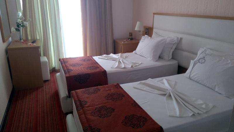 Santa Quaranta Premium Resort Sarandë Esterno foto