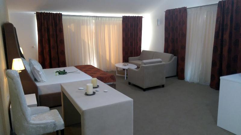 Santa Quaranta Premium Resort Sarandë Esterno foto